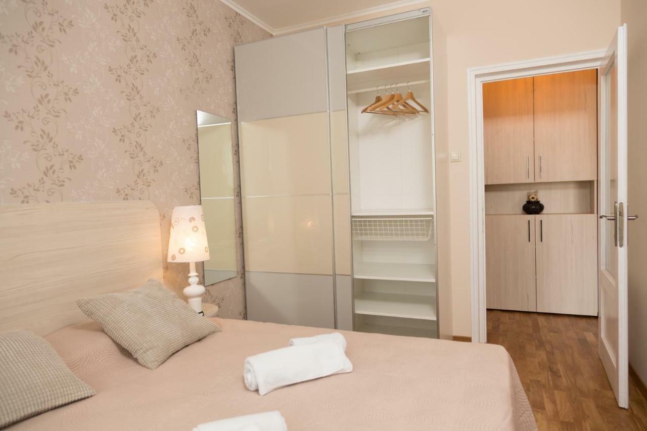 Central Luxury Flat With Terrace - Adela Accommodation - Ideal For Long Stays 布加勒斯特 外观 照片