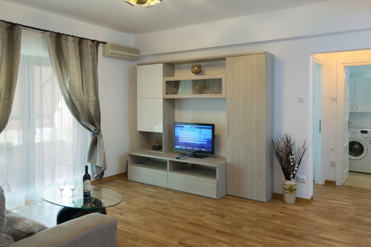 Central Luxury Flat With Terrace - Adela Accommodation - Ideal For Long Stays 布加勒斯特 外观 照片