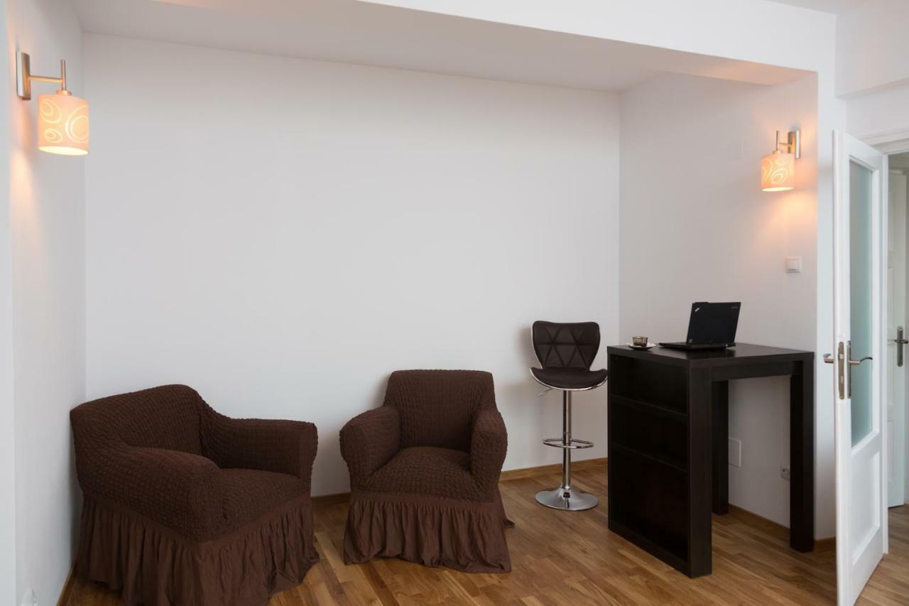 Central Luxury Flat With Terrace - Adela Accommodation - Ideal For Long Stays 布加勒斯特 外观 照片
