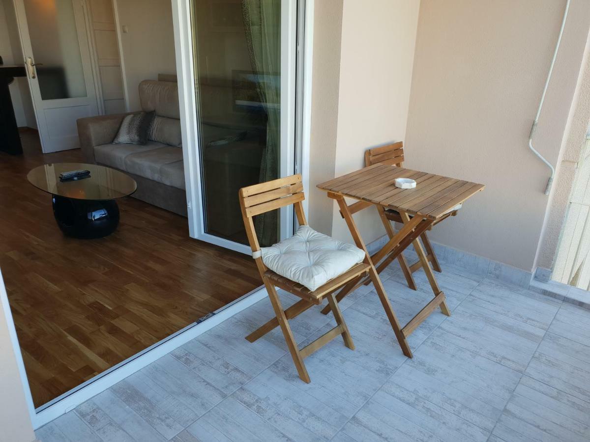 Central Luxury Flat With Terrace - Adela Accommodation - Ideal For Long Stays 布加勒斯特 外观 照片